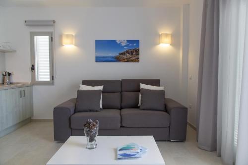 Apartamentos Proa - Emar Hotels Only Adults Es Pujols Exteriér fotografie