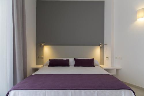 Apartamentos Proa - Emar Hotels Only Adults Es Pujols Exteriér fotografie