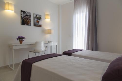 Apartamentos Proa - Emar Hotels Only Adults Es Pujols Exteriér fotografie