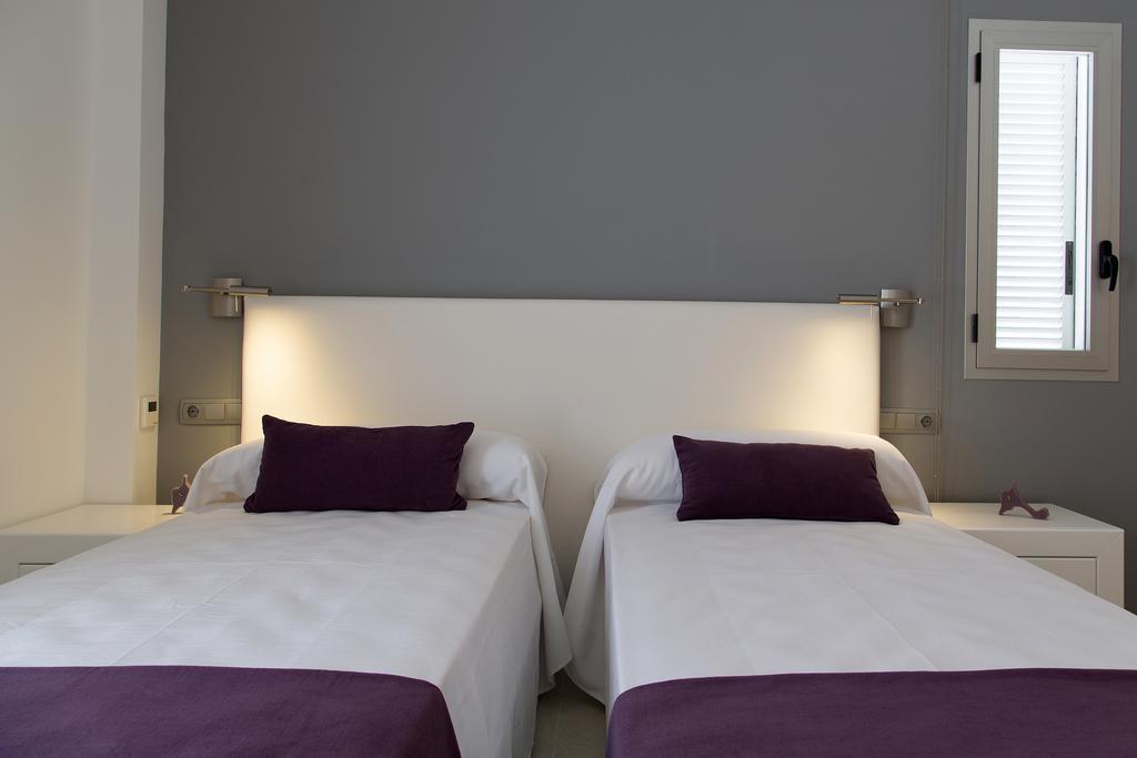 Apartamentos Proa - Emar Hotels Only Adults Es Pujols Pokoj fotografie