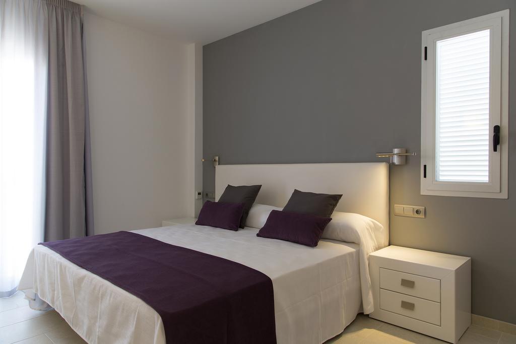 Apartamentos Proa - Emar Hotels Only Adults Es Pujols Exteriér fotografie