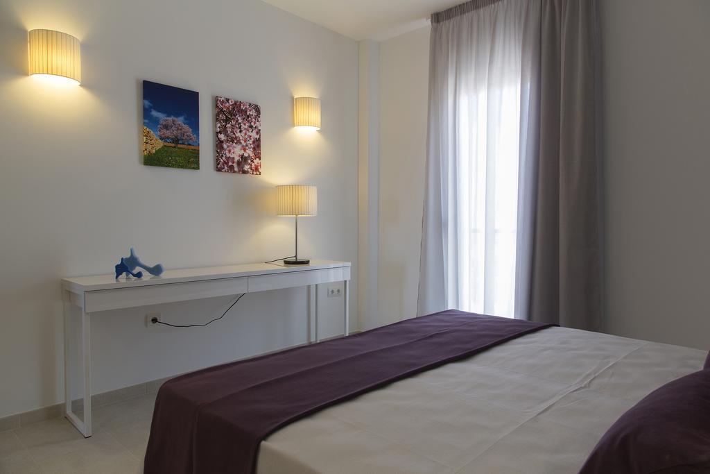 Apartamentos Proa - Emar Hotels Only Adults Es Pujols Pokoj fotografie